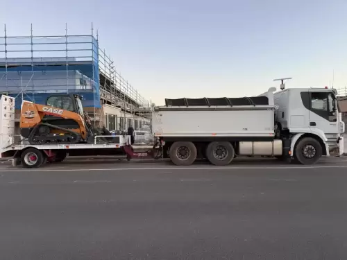 Mr-Digger-Guru_1600s_Digger and Tipper Truck Hire 6