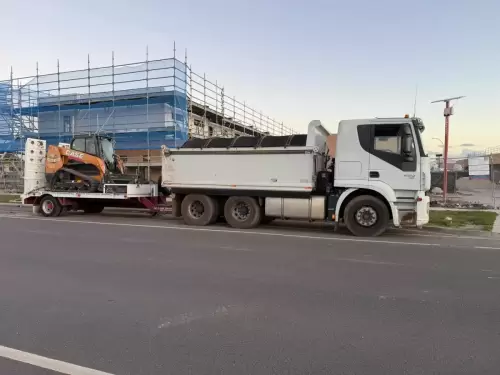 Mr-Digger-Guru_1600s_Digger and Tipper Truck Hire 8